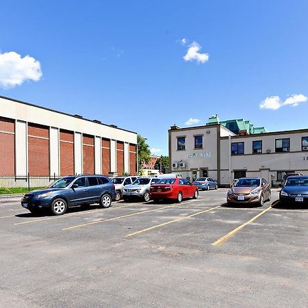 Ottawa Inn Hotel Екстериор снимка