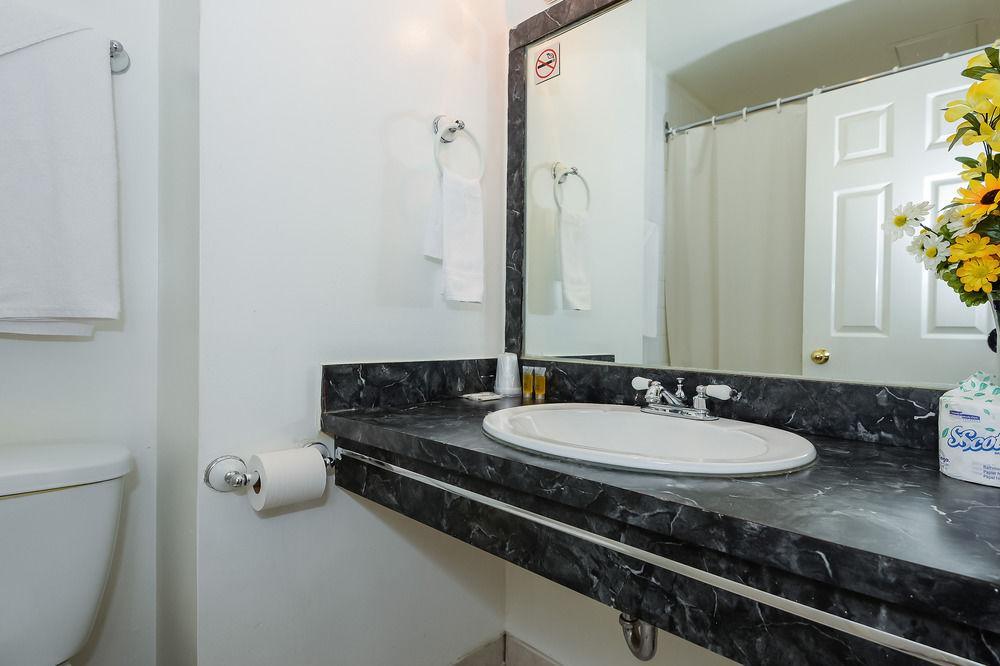 Ottawa Inn Hotel Екстериор снимка