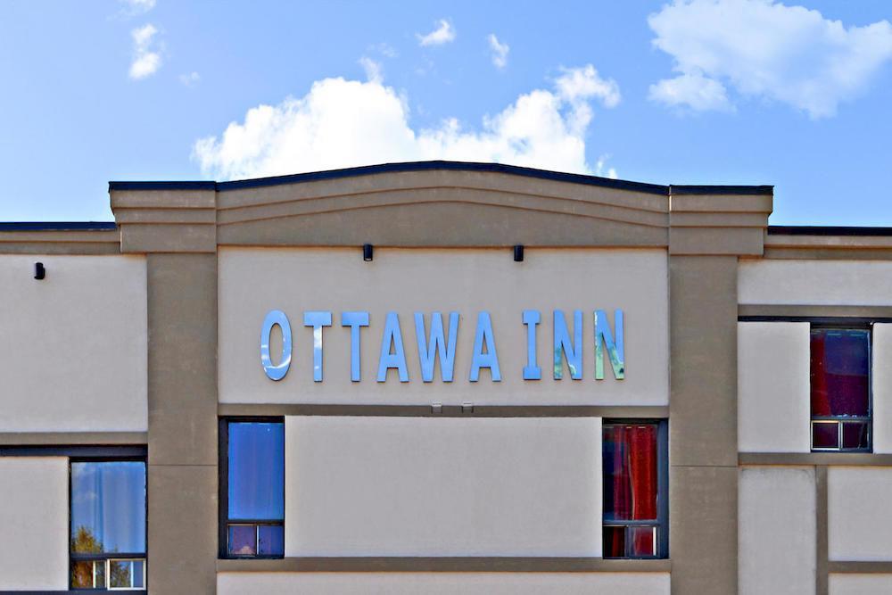 Ottawa Inn Hotel Екстериор снимка