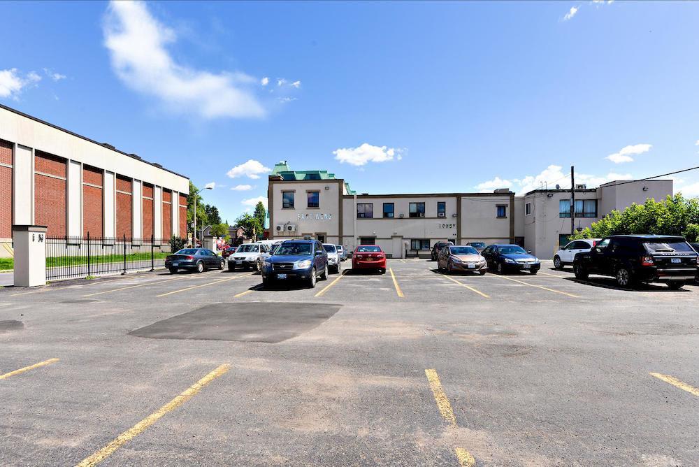 Ottawa Inn Hotel Екстериор снимка